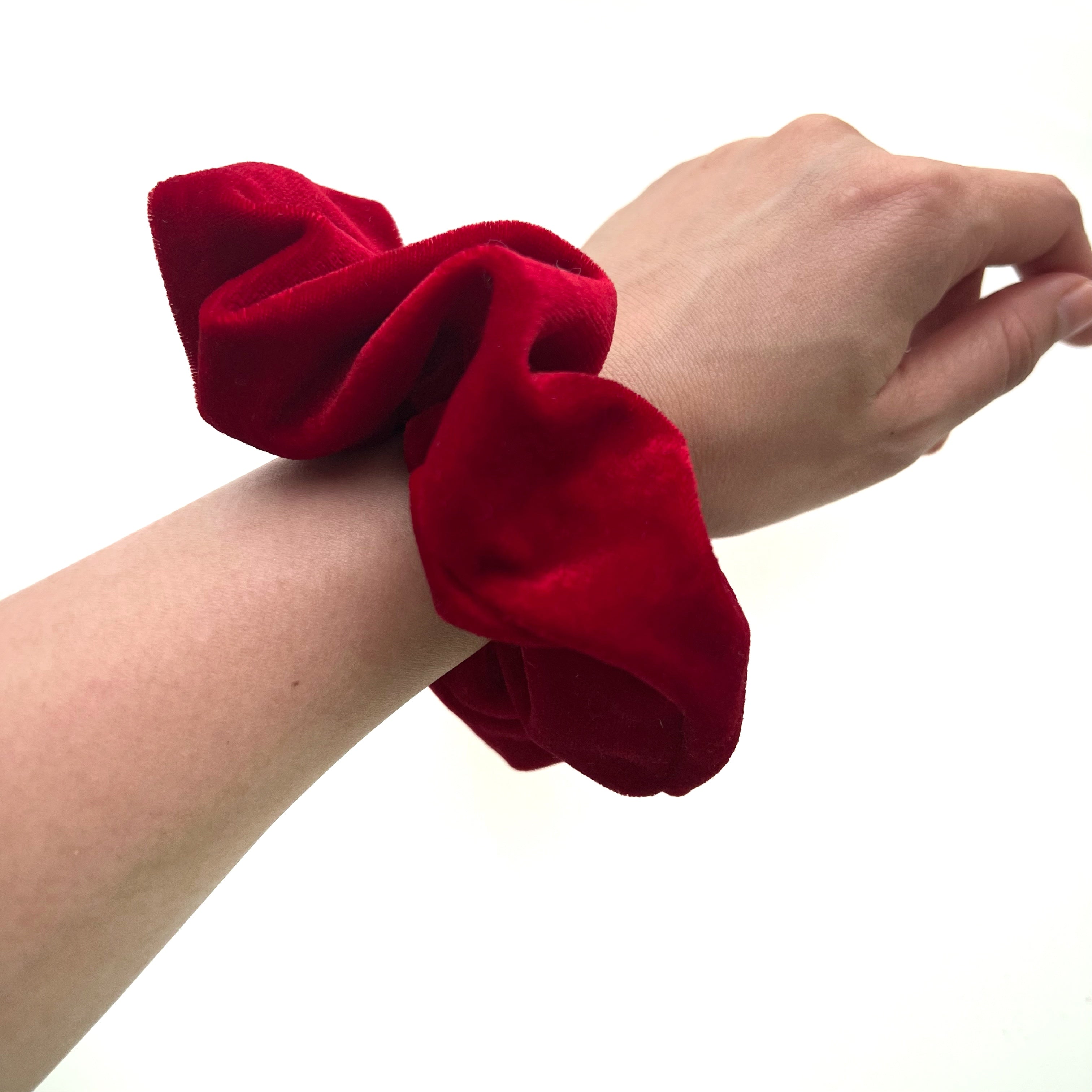 Velvet Secret Pocket Scrunchie with Gem Charm – Hidden Zipper Hair Tie