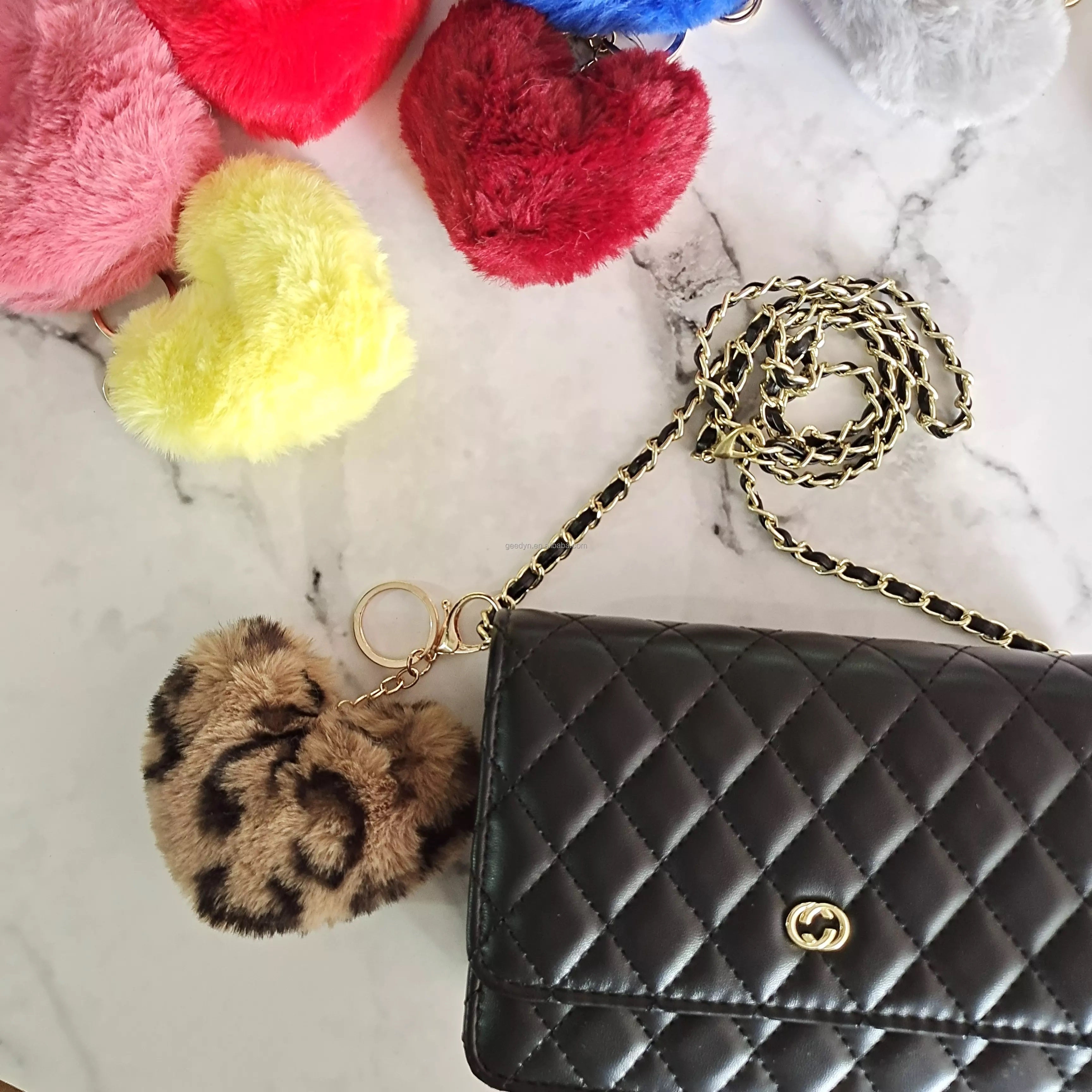Fluffy Heart Keychain – Soft Faux Fur Bag Charm in Multiple Colours